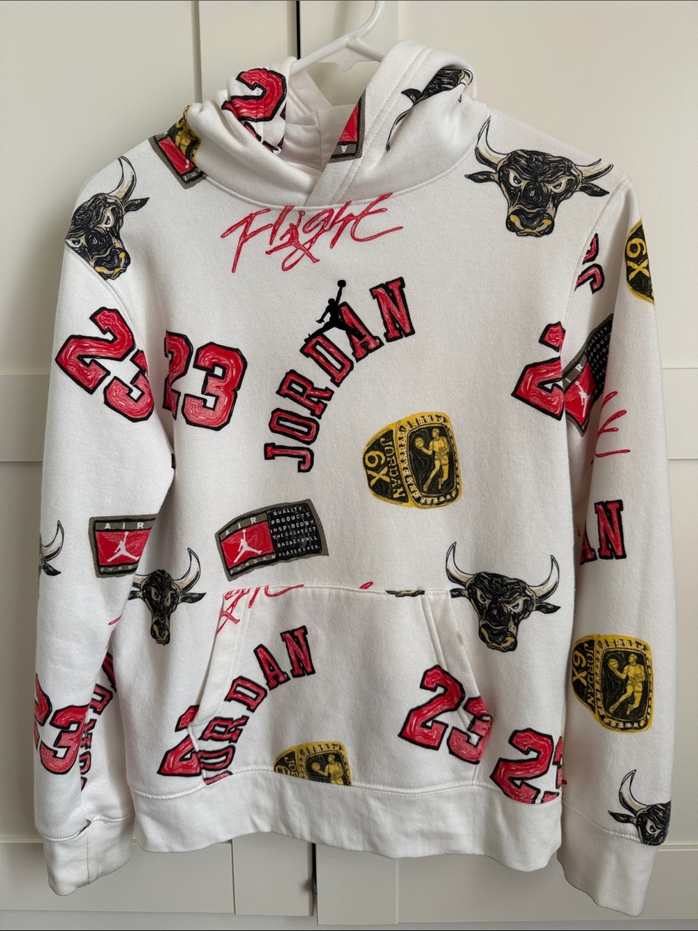 Jordan boys White Graphic '23' Pullover Hoodie Large
